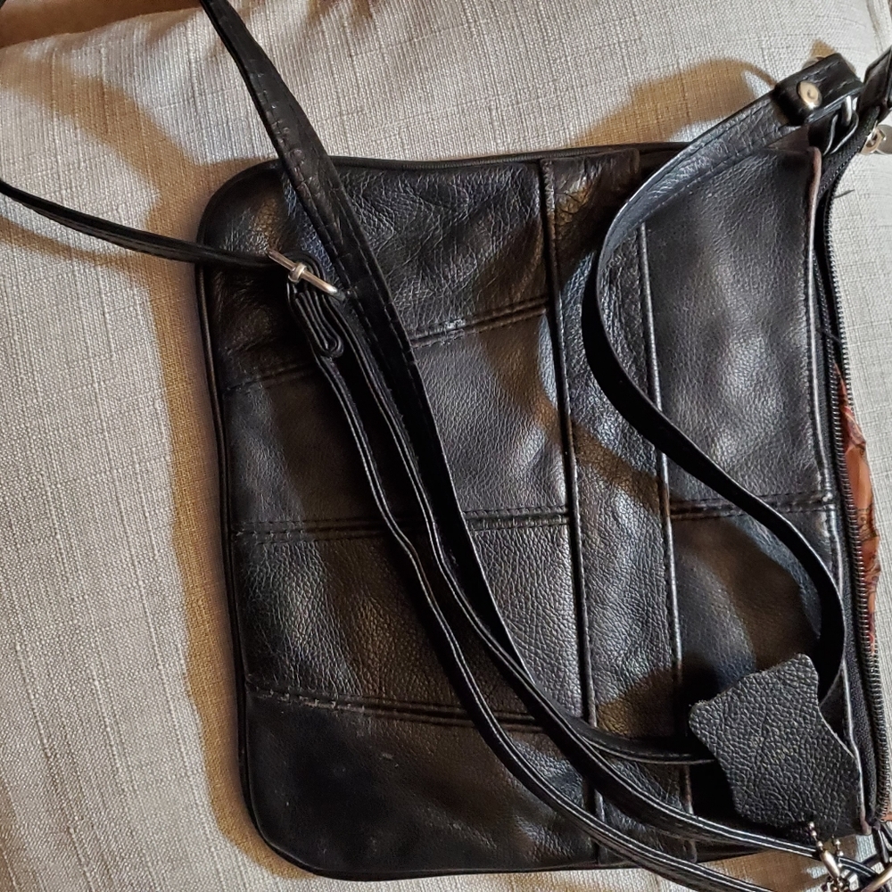 Leather shoulder bag